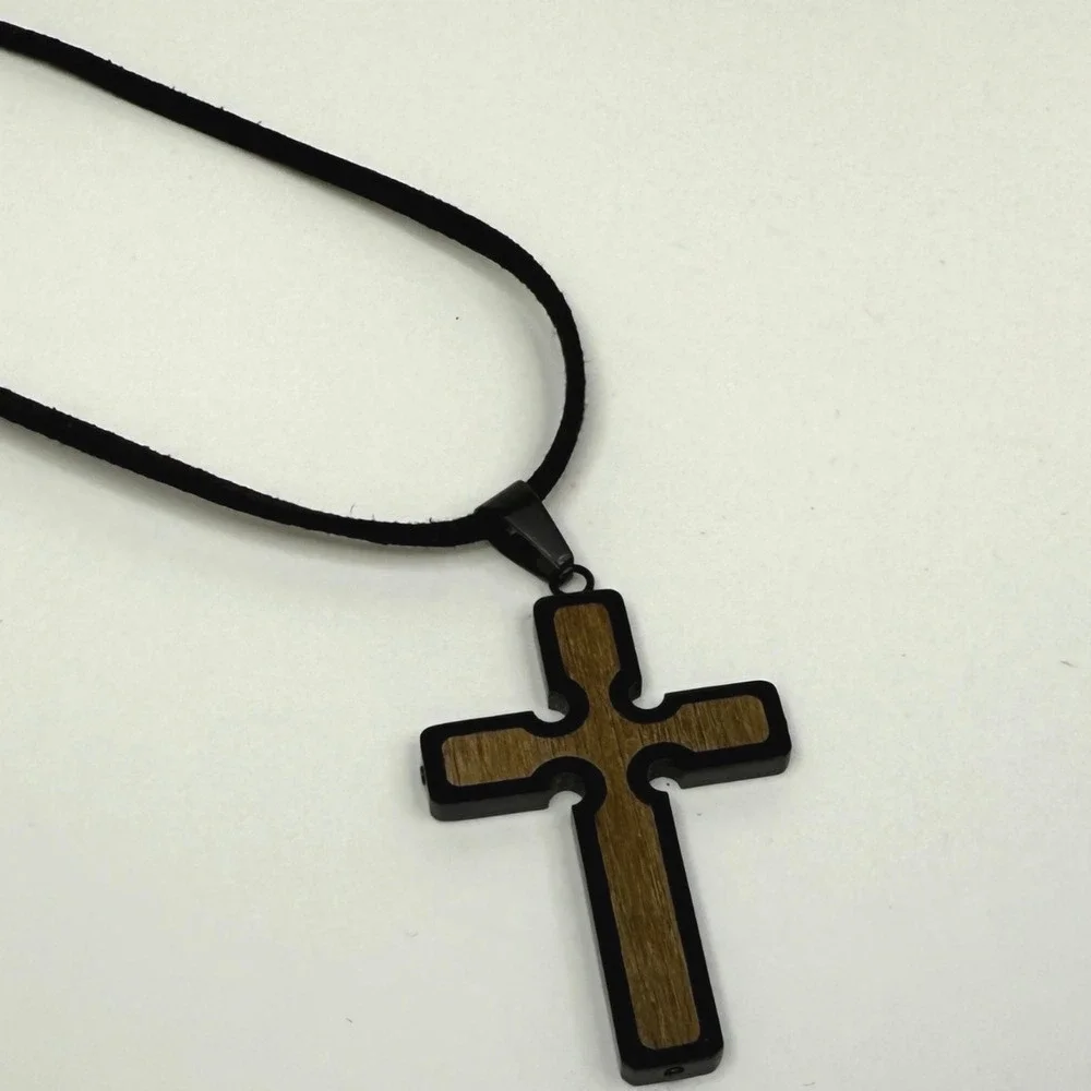 Necklace tone wood